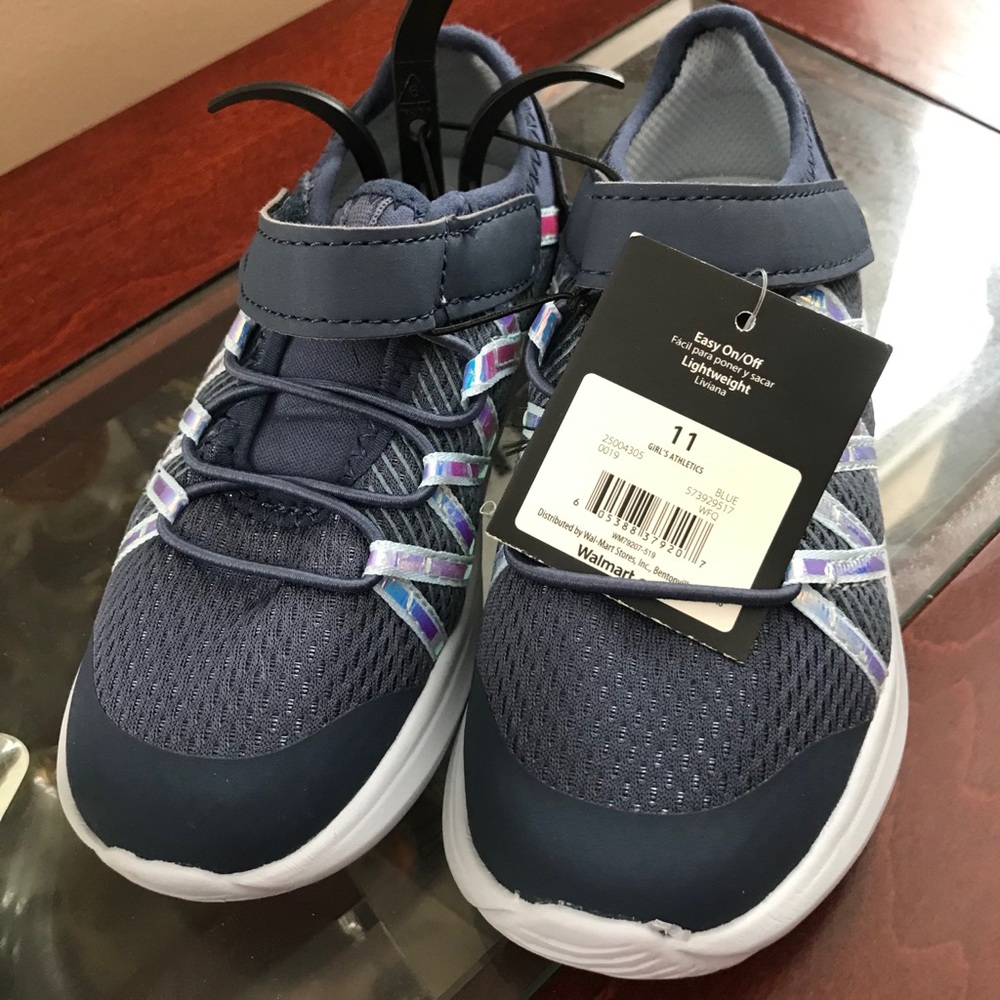 *SOLD* ATHLETIC WORKS ZIG-ZAG LIGHTWEIGHT RUNNING SNEAKER